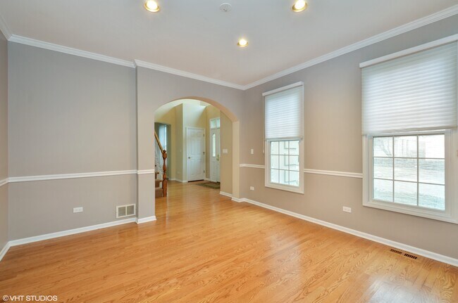 Building Photo - 5 Hotchkiss Ct