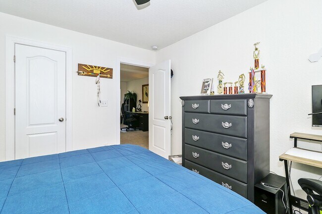 Building Photo - 221 Wilson Dr