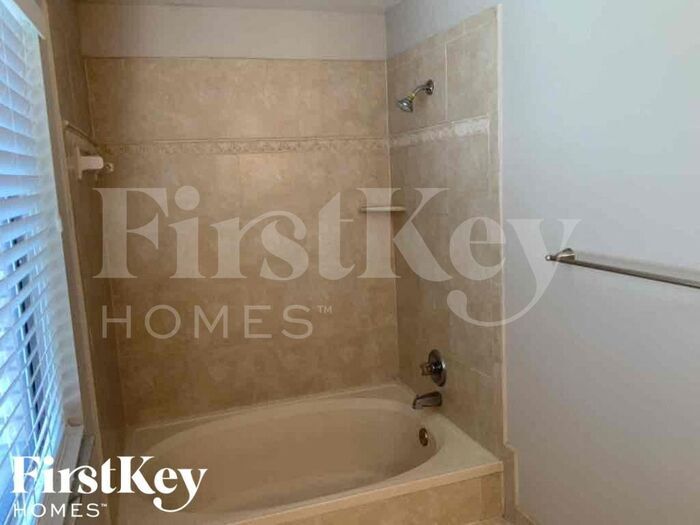 Building Photo - 5784 Strawberry Lakes Cir