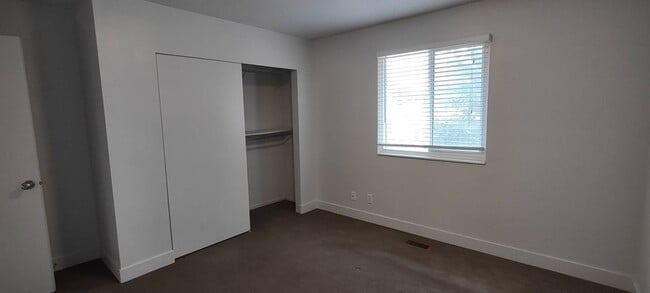 Building Photo - Charming Layton Home