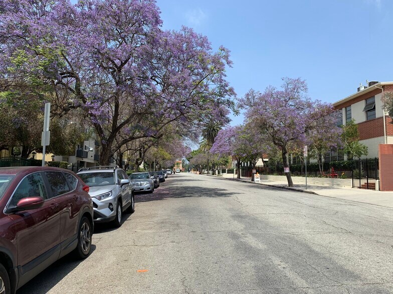 Building Photo - 265 S Manhattan Pl