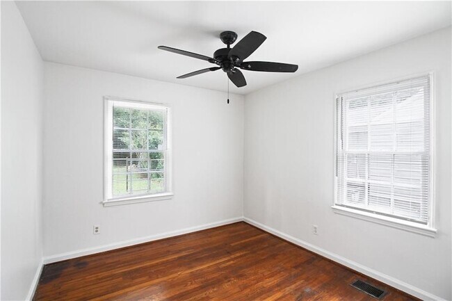 Building Photo - 1390 Benteen Ave SE
