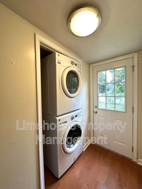 Building Photo - 305 Hardy Ave