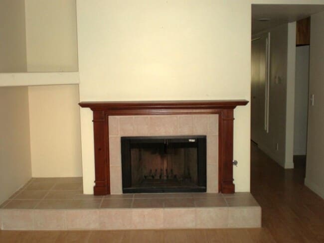 Building Photo - Camarillo 2 Bedroom Condo