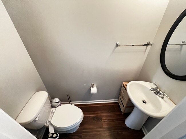 Building Photo - Beautiful 4 Bedroom, 3.5 Bath, Town Home at Tuscany is Available Now!