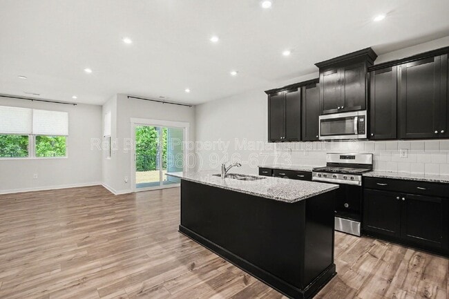 Building Photo - 9512 Munsing Dr