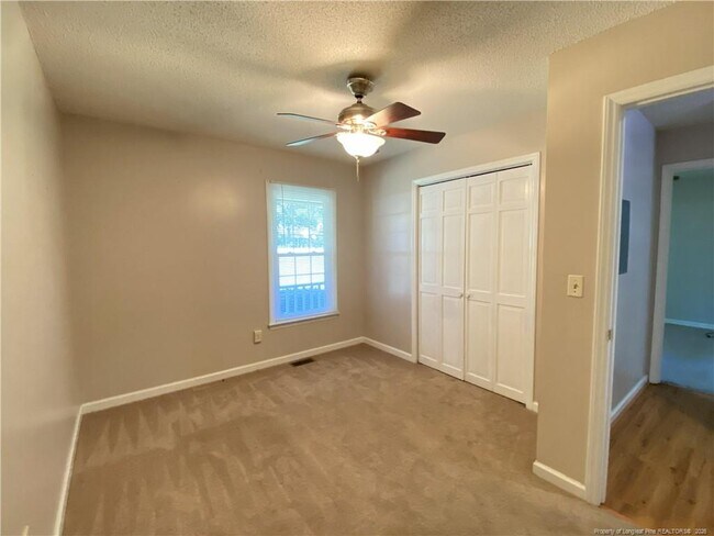 Building Photo - 21 Pineridge Dr