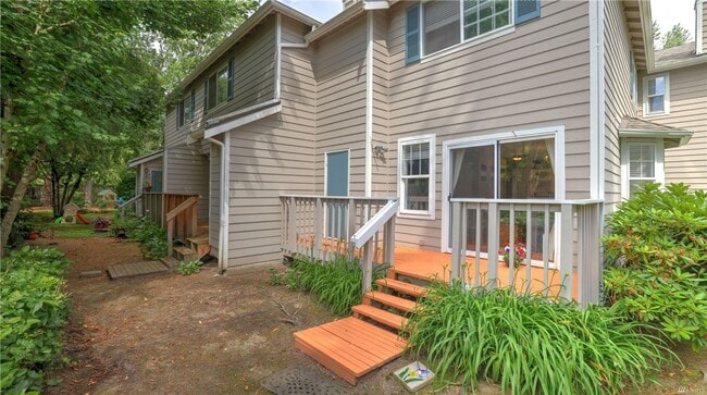 Building Photo - 2bd/2.5ba Kenmore Townhome
