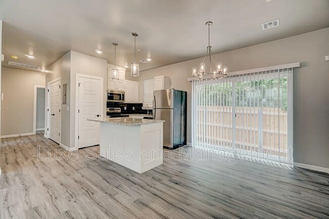 Building Photo - 1138 N Blackwelder Ave