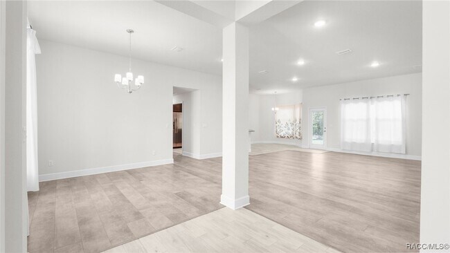 Building Photo - 23 Lone Pine St