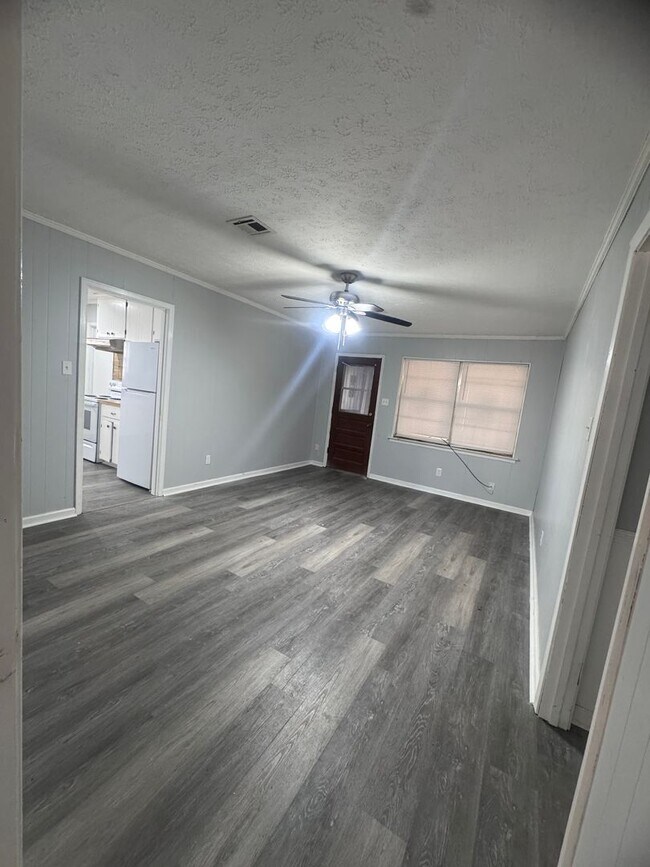 Building Photo - 4859 Alamont Dr