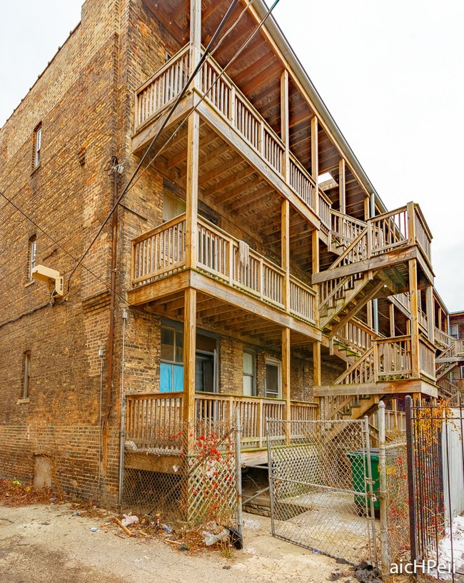 Building Photo - 4957 S Calumet Ave