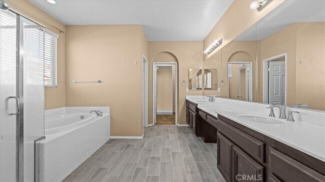 Building Photo - 15876 Parkhouse Dr
