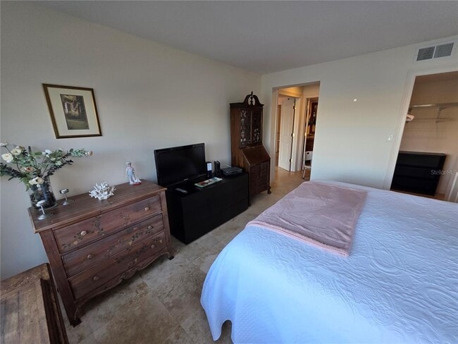 Building Photo - 6100 Bahia Del Mar Cir N