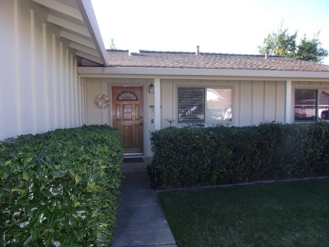 Building Photo - 718 Linwood St