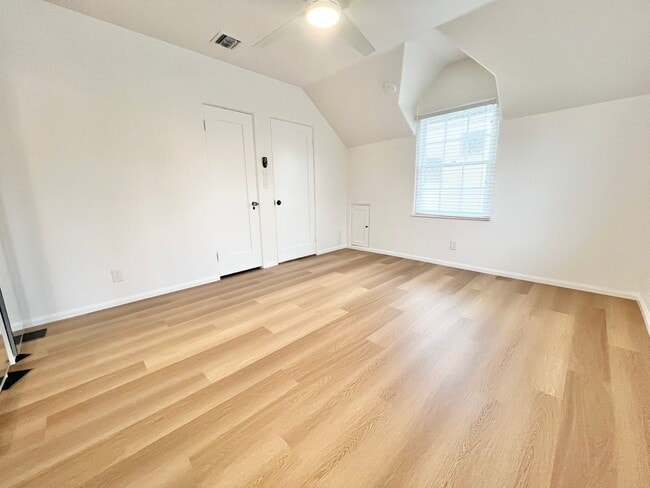 Building Photo - Charming Two Story Home in Belmont Shore near 2nd Street