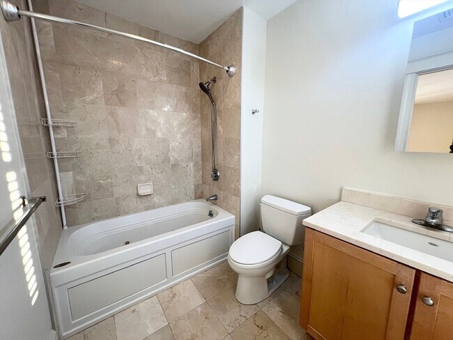 Building Photo - 868 Highland Ave