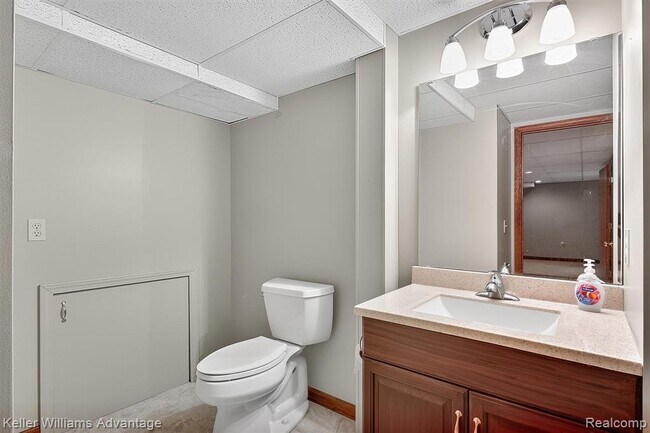 Building Photo - 40051 Finley Dr