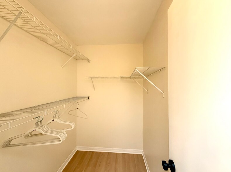 Walk In Closet - 924 Tillery Way