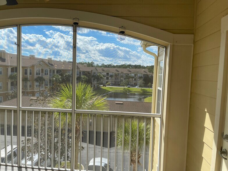 Screened in terrace - 275 Old Village Center Cir