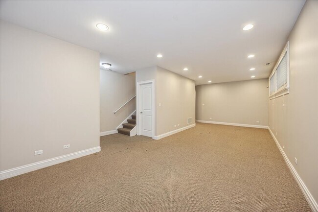 Building Photo - 2425 W Arthington St