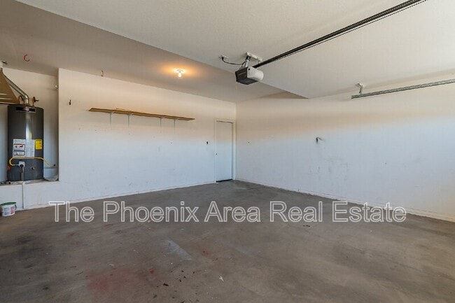 Building Photo - 44299 W Oster Dr