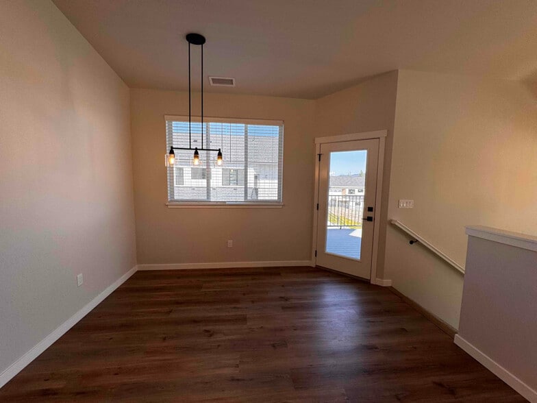 Building Photo - 966 E RR Ave