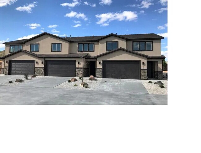 Primary Photo - "Spacious 4-Bedroom Townhouse Oasis in Hur...