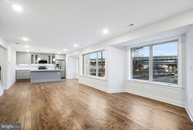 Building Photo - 41 W Wildey St