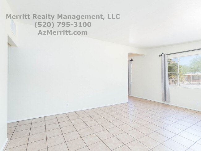 Building Photo - Spacious 3-Bedroom, 2-Bathroom Home Near U of A and Banner Health