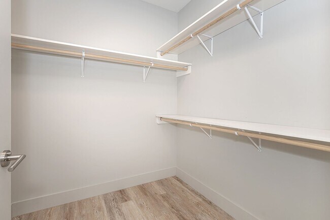 Building Photo - Fully furnished luxurious waterfront condo at The Inlet!