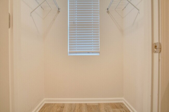 Building Photo - Season’s Savings! Spacious 5BR Near NAS – Military Half Deposit & $500 Off First Month!