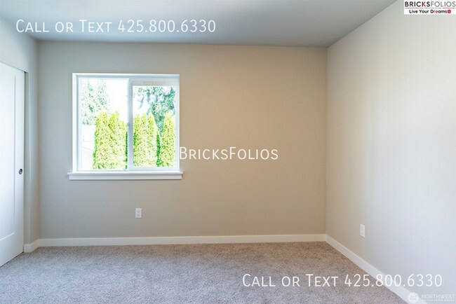 Building Photo - Welcome to Comfort and Charm in Your Monro...