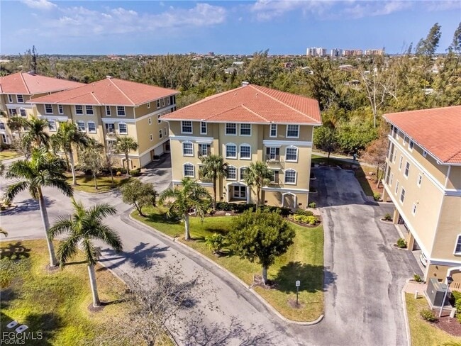 Building Photo - 10060 Lake Cove Dr