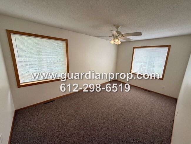 Building Photo - End Unit Townhouse Available Now, Updated ...