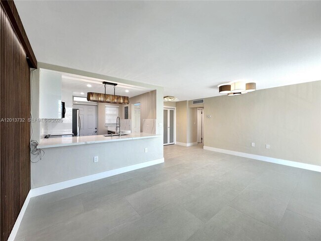 Building Photo - 1145 Normandy Dr
