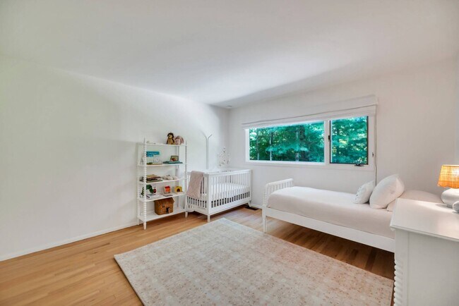 Building Photo - 3 Lynda Ln