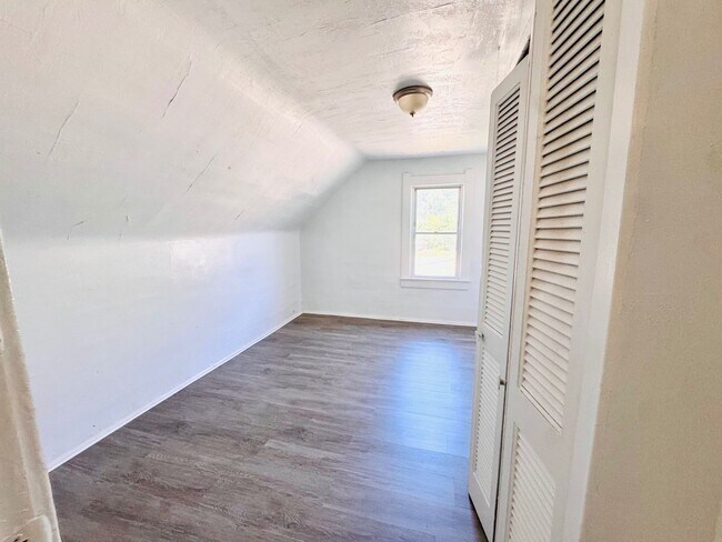 Building Photo - 924 Ansel Rd