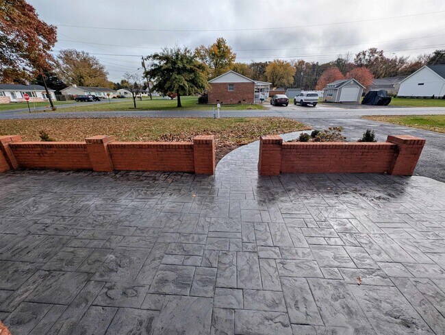 Building Photo - 103 Cherry Ave