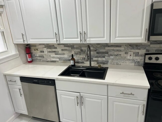 Building Photo - 1918 N 6th St