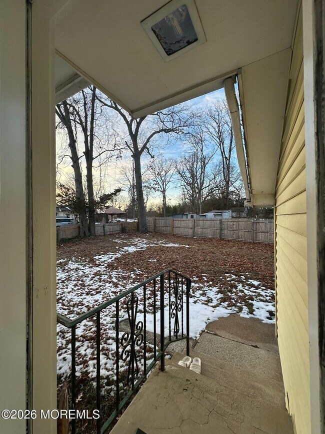 Building Photo - 61 E 5th St