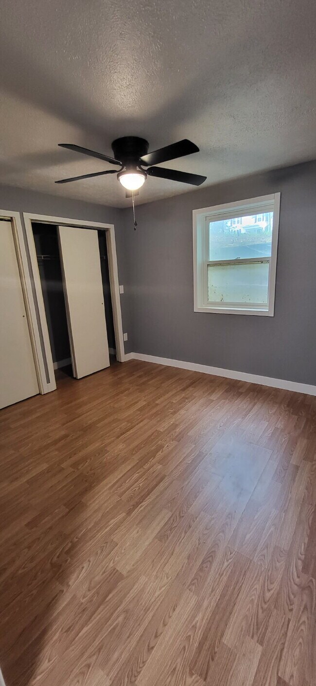 Building Photo - 2 Bedroom Country apartment