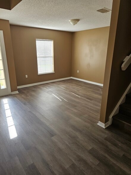 Building Photo - 9316 N Dallas Way
