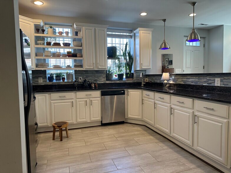 Kitchen - 1334 Downing Pl NE