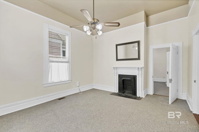 Building Photo - 361 Regina Ave