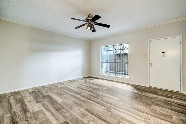 Building Photo - 1100 Augusta Dr