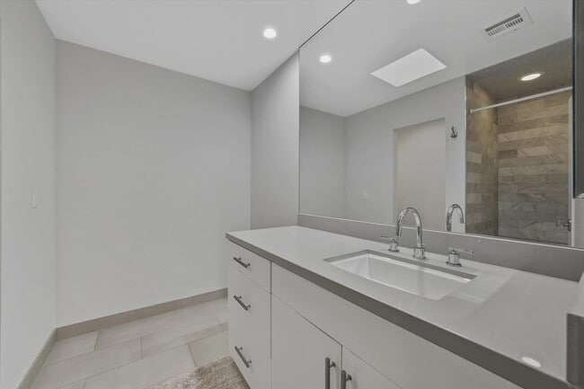 Building Photo - 47 Cornell Dr