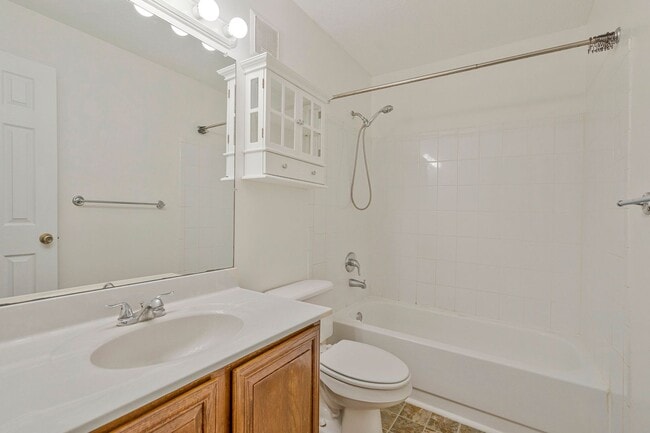 Building Photo - Bright & Cheery 2 BR 2 Bath Unit Available...