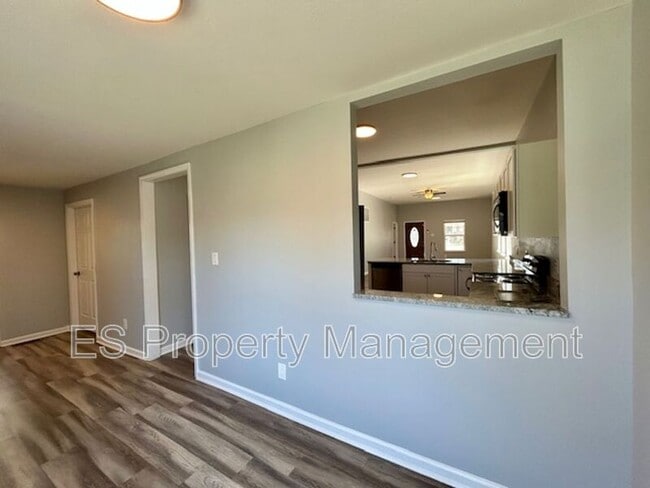 Building Photo - 838 N Temple Ave