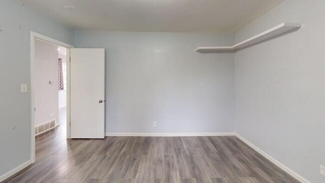 Building Photo - 905 Lincoln Ave